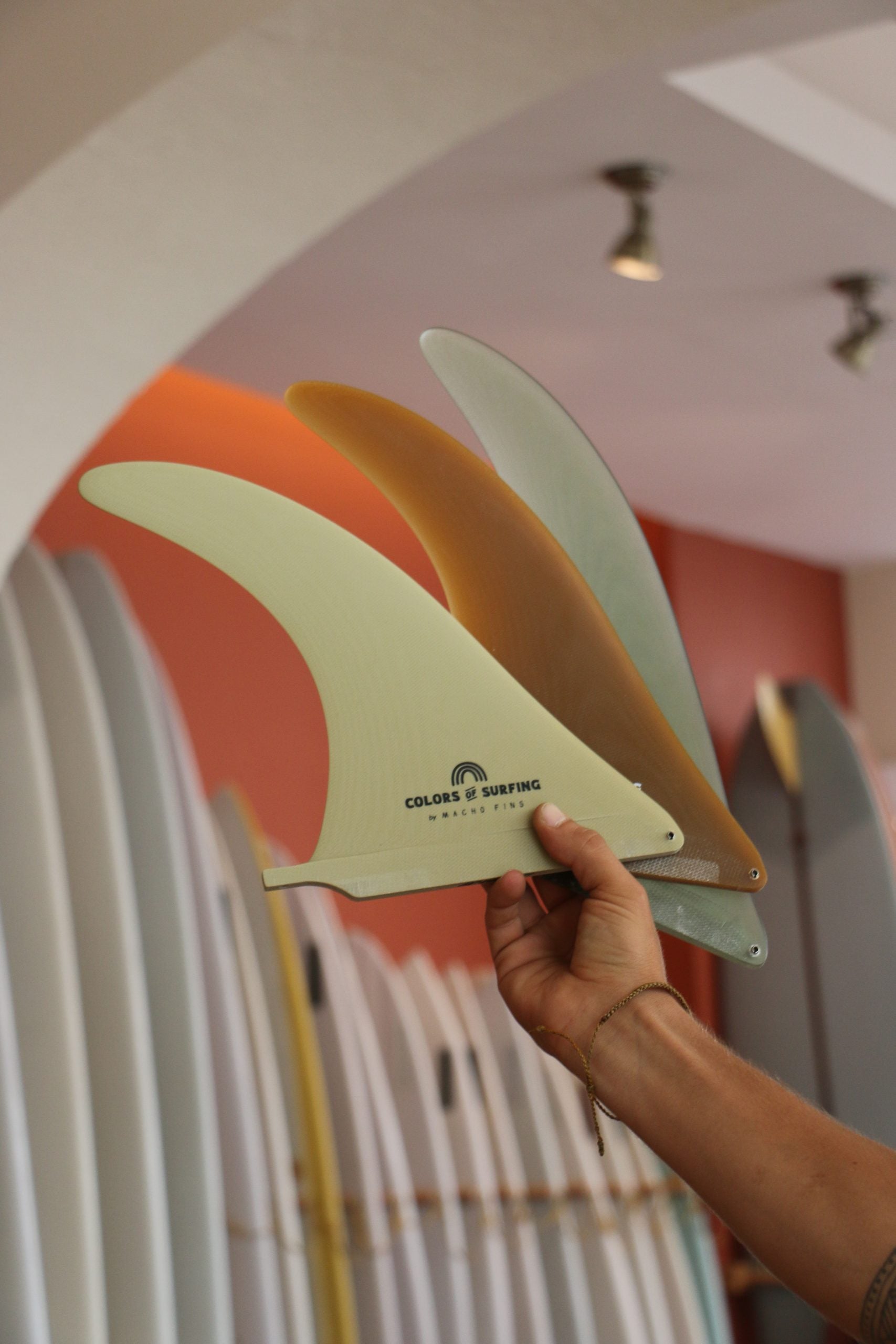 ESSENTIALS – Colors of Surfing
