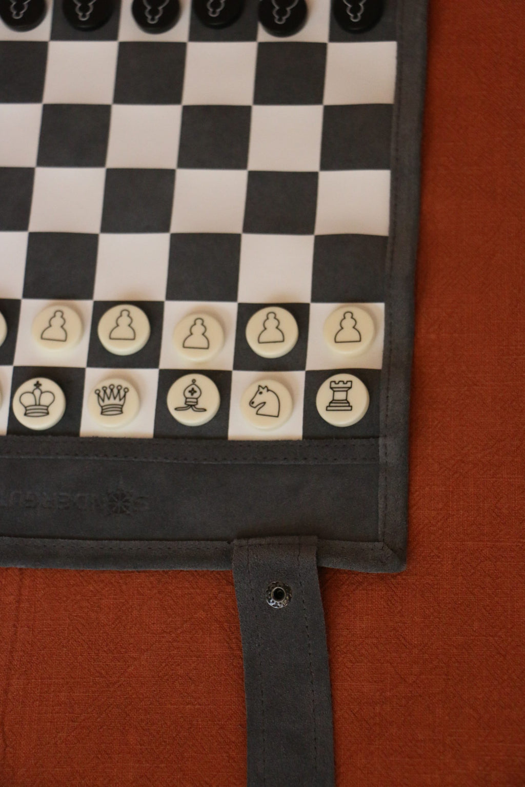 Travel chessboard