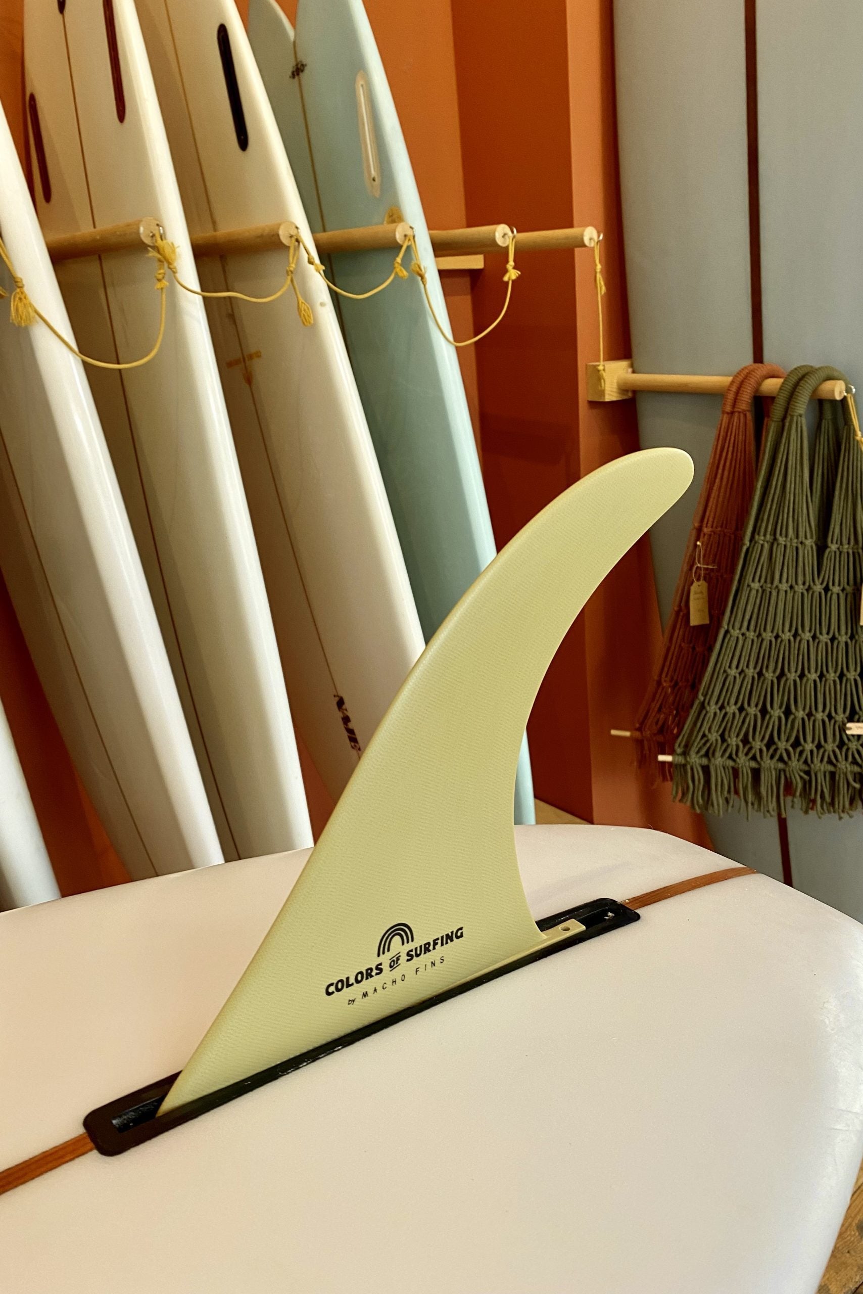 ESSENTIALS – Colors of Surfing
