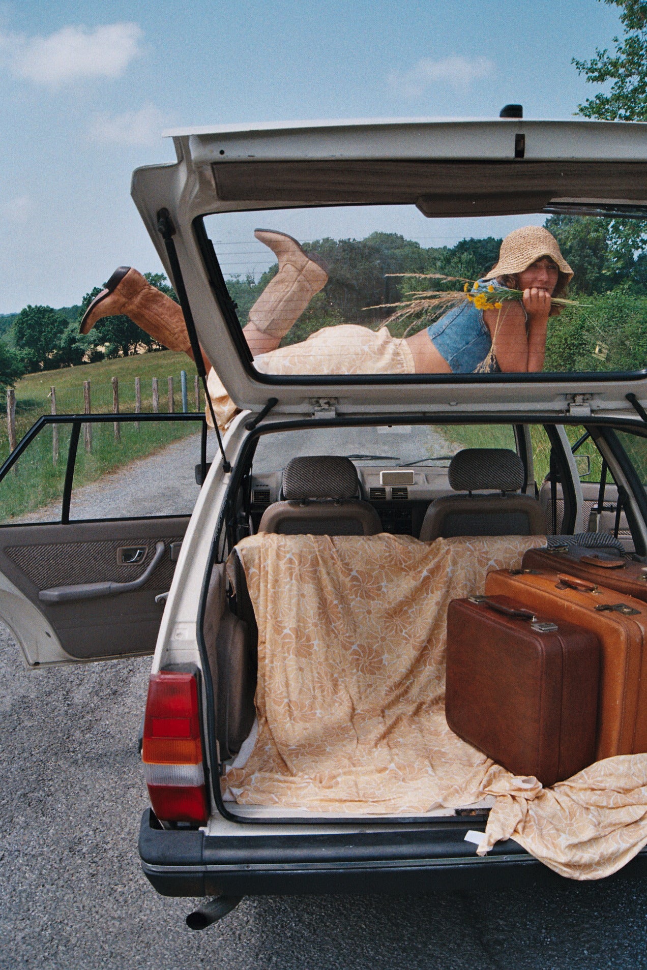 LAZY DAYS FUTA · Linen