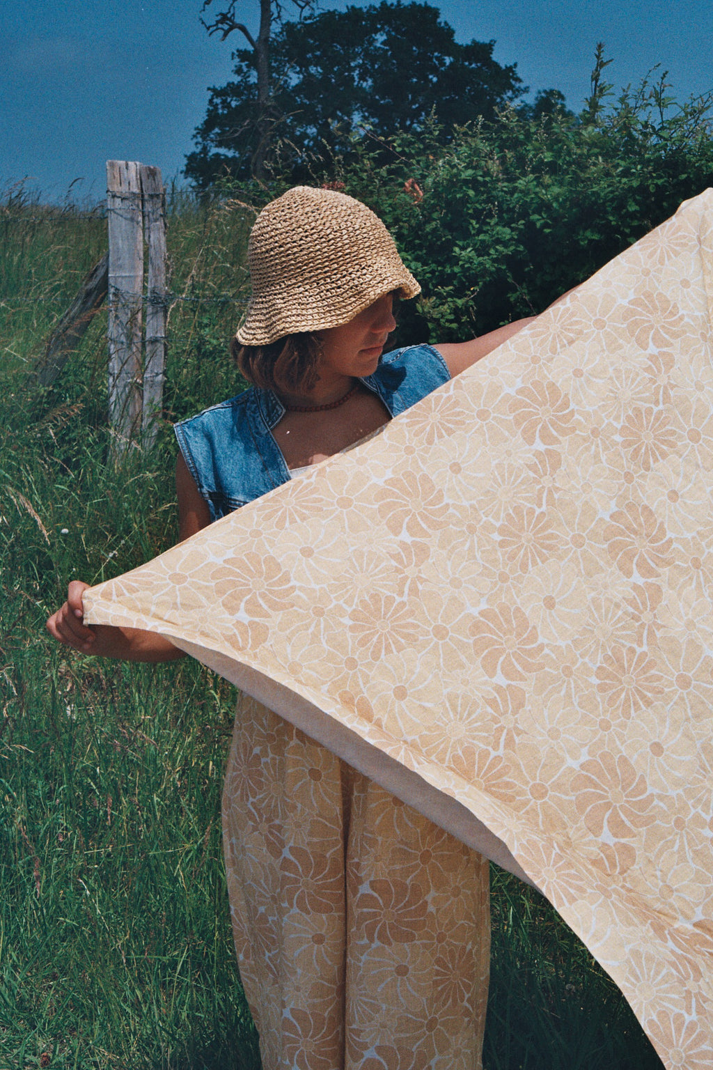 LAZY DAYS FUTA · Linen