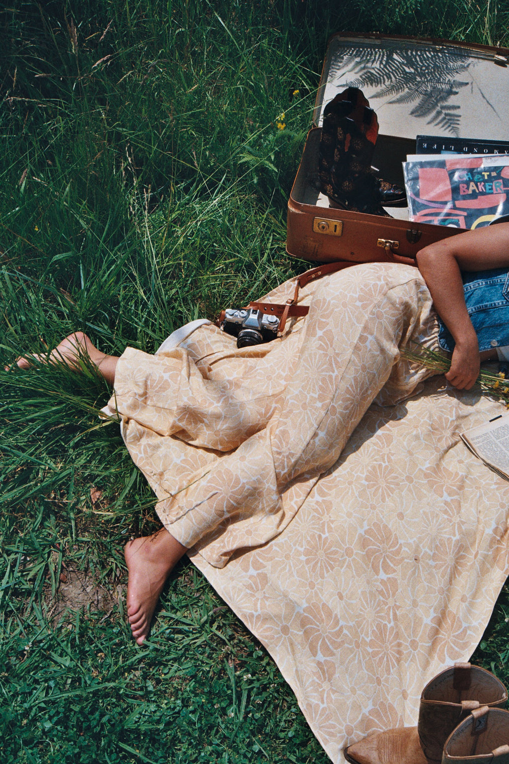 LAZY DAYS FUTA · Linen